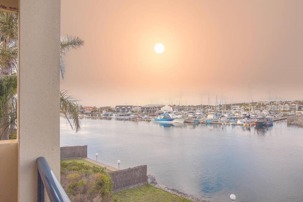 Apartamento Waterfront Townhouse - Picturesque Marina Views Port Lincoln Exterior foto
